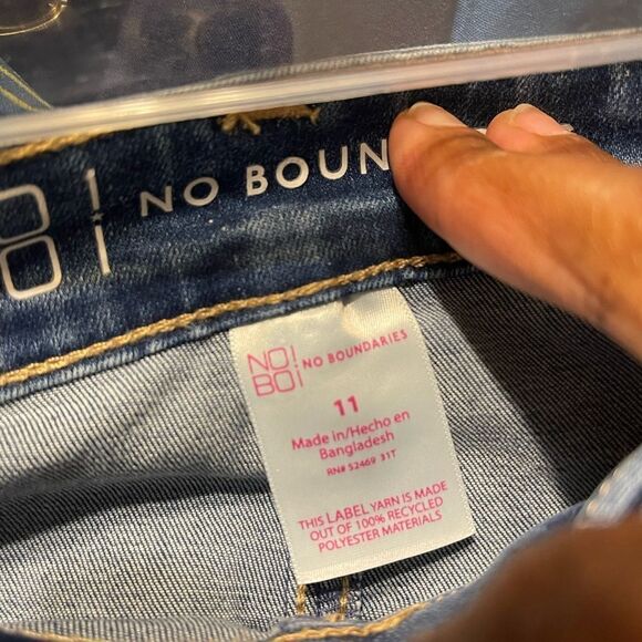 Distressed button down skinny jeans - Picture 3 of 3